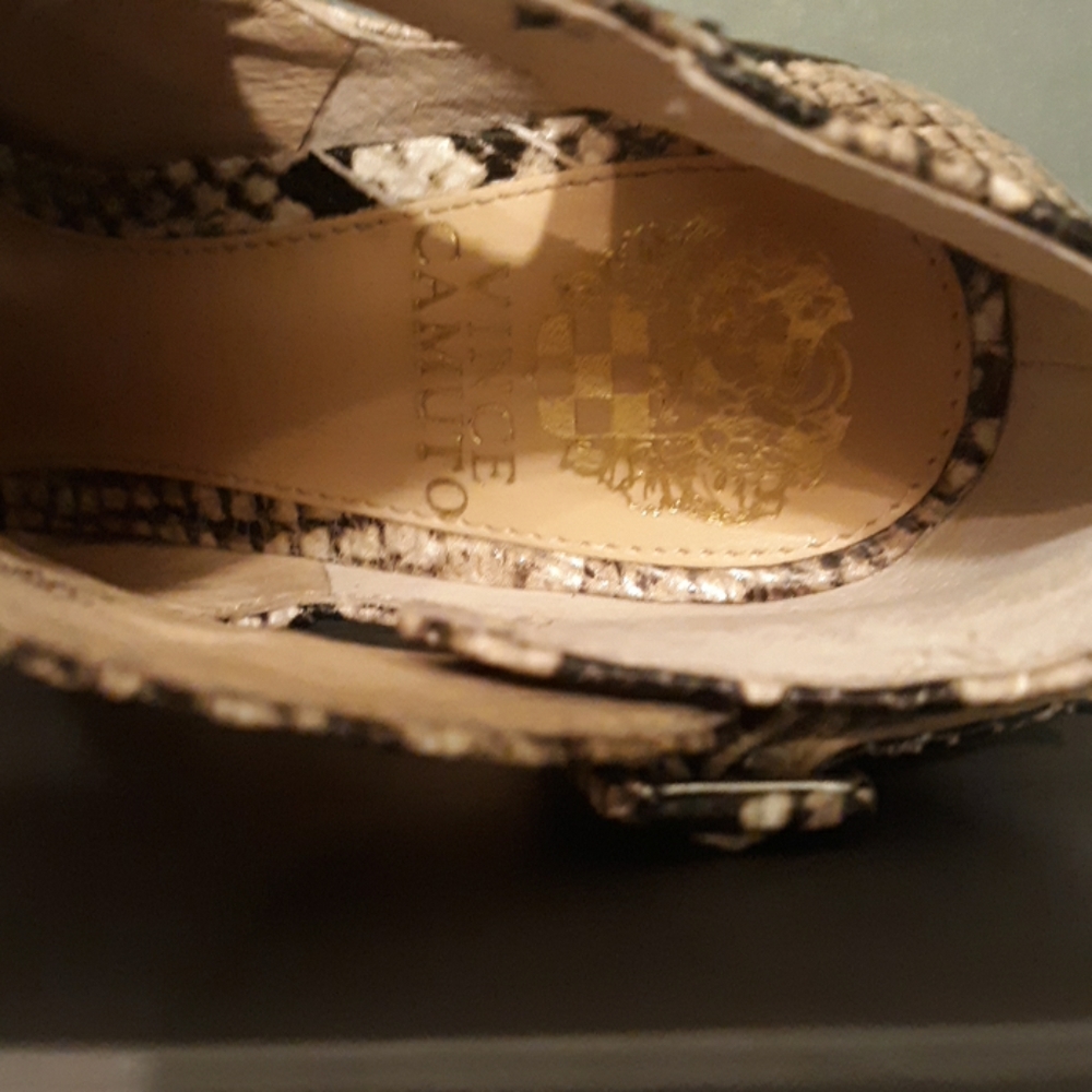 Vince Camuto ...(Shoes - Picture 4 of 6